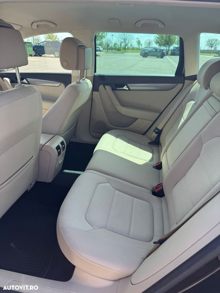 Volkswagen Passat 2.0 TDI Blue TDI Highline - 9