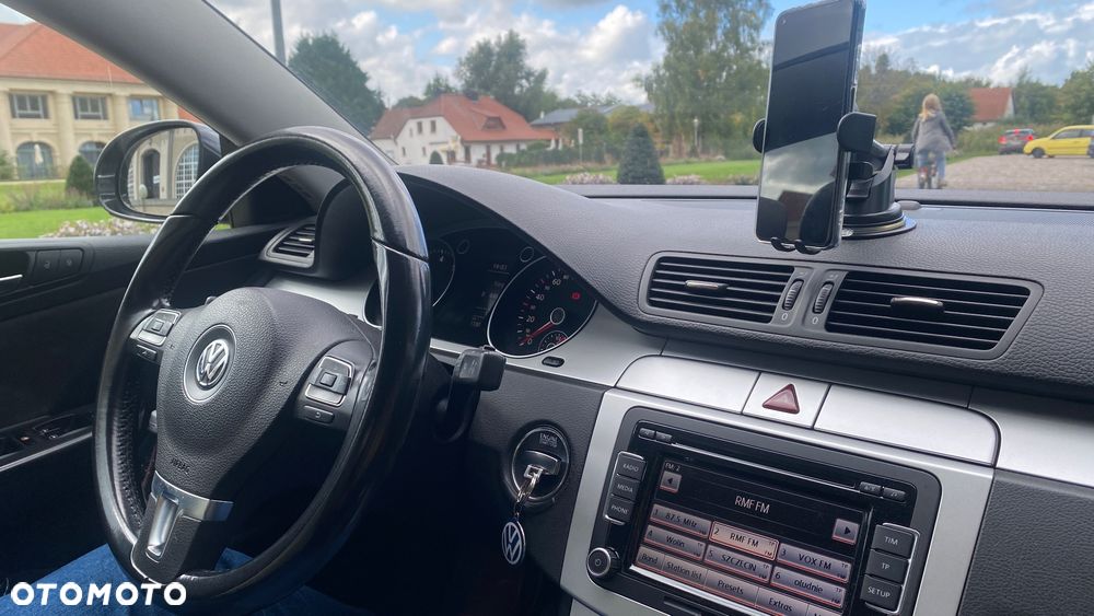 Volkswagen Passat - 11