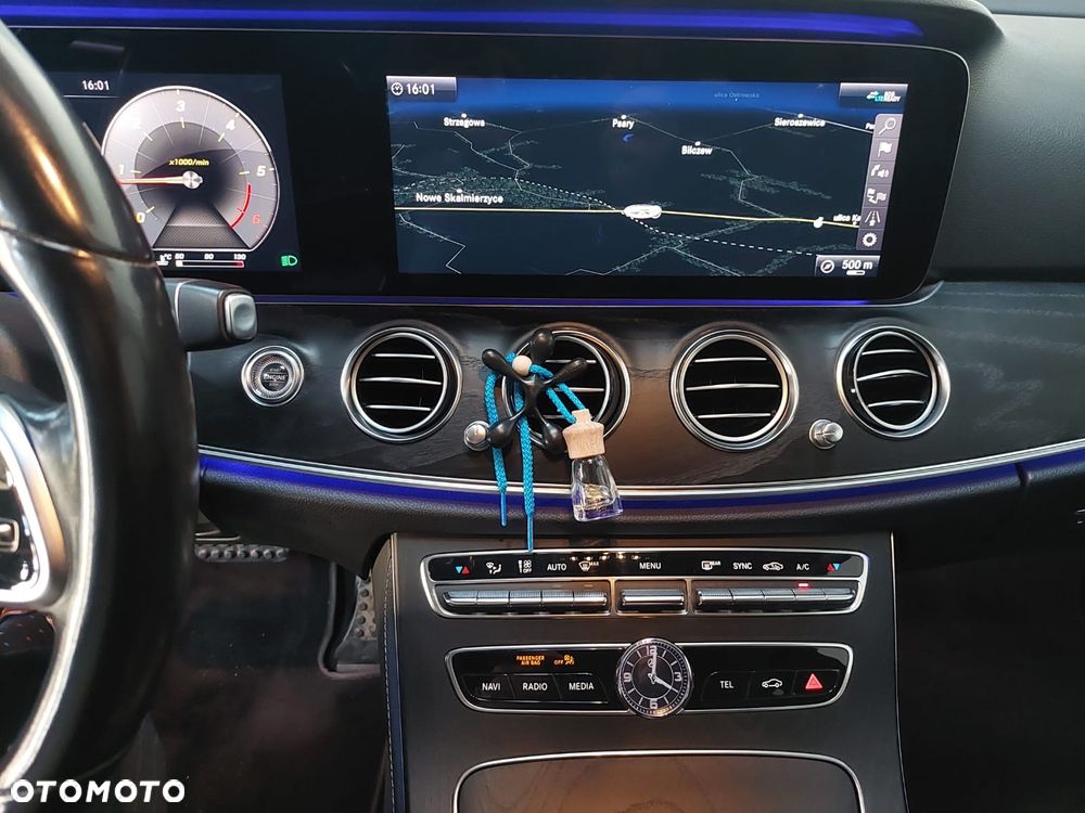 Mercedes-Benz Klasa E 220 d 4-Matic 9G-TRONIC - 27