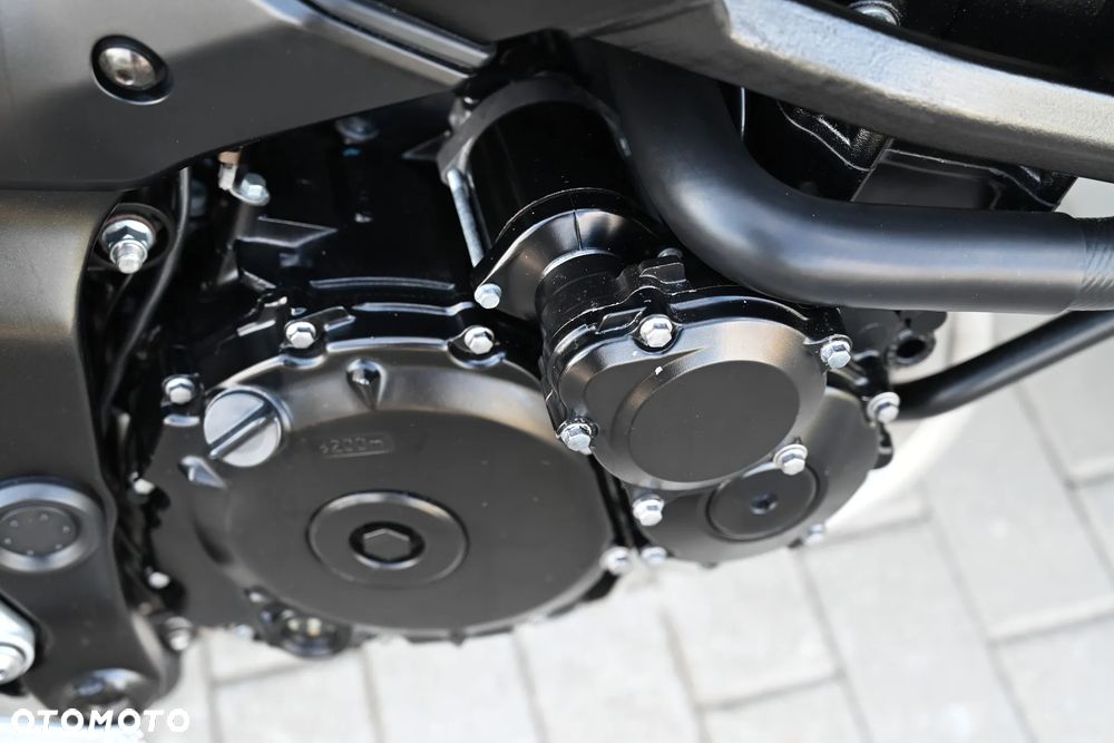 Suzuki GSR - 15