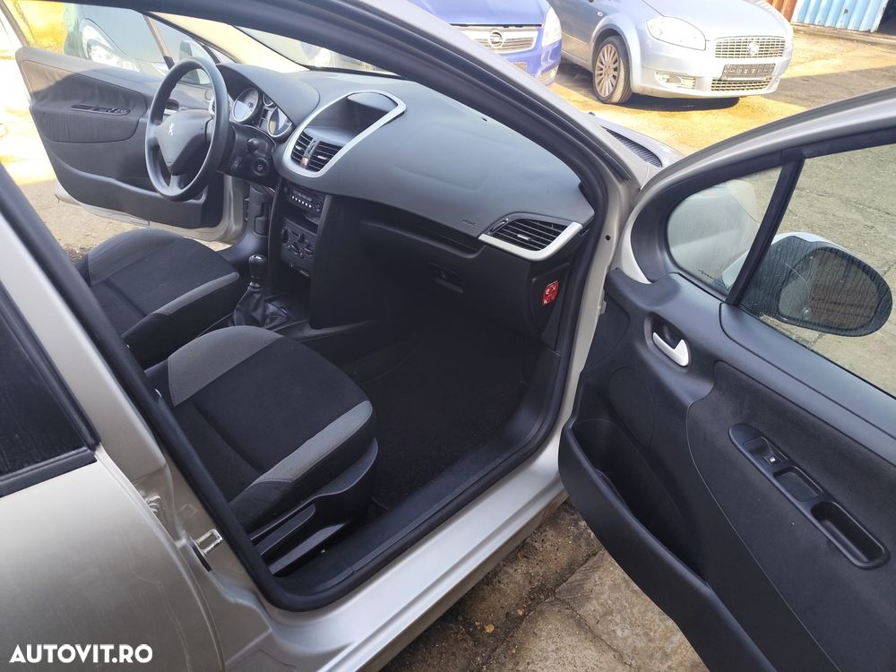 Peugeot 207 75 Filou - 11