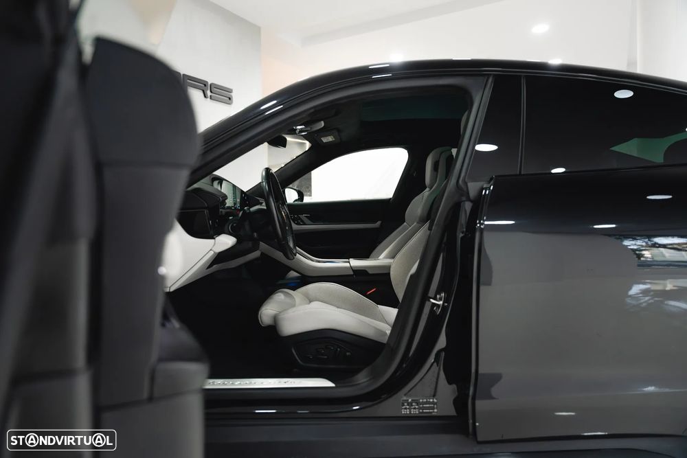 Porsche Taycan Turbo - 22