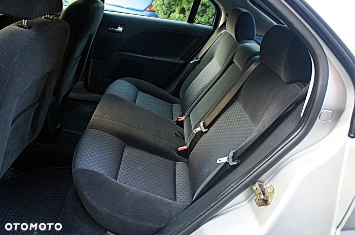 Ford Mondeo 1.8 Ghia - 21