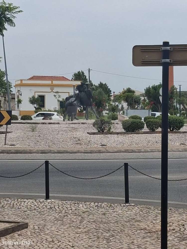 Moradia V1 para remodelar e Terreno misto Urbano e Rural. - Grande imagem: 4/5