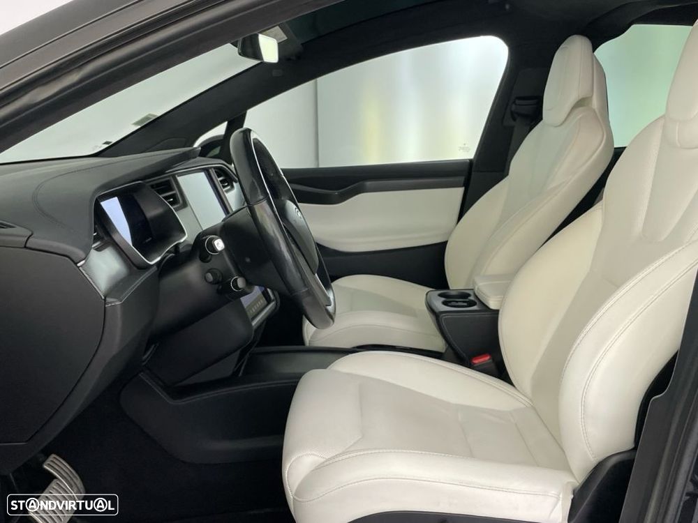 Tesla Model X P100D - 11