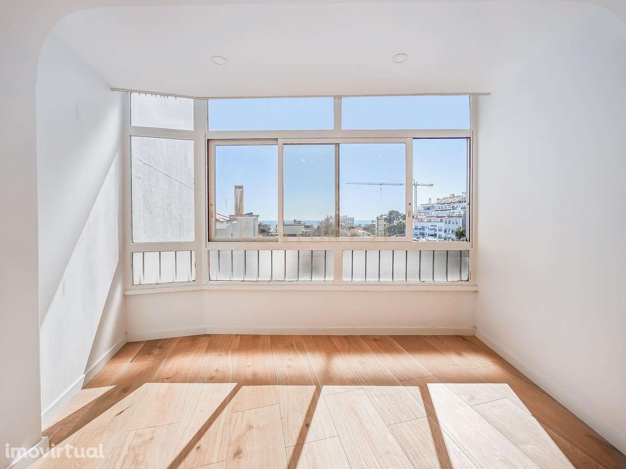 Viver no Estoril: T2 Renovado com Vista Mar, a 5 min a pé da Praia e d - Grande imagem: 5/32