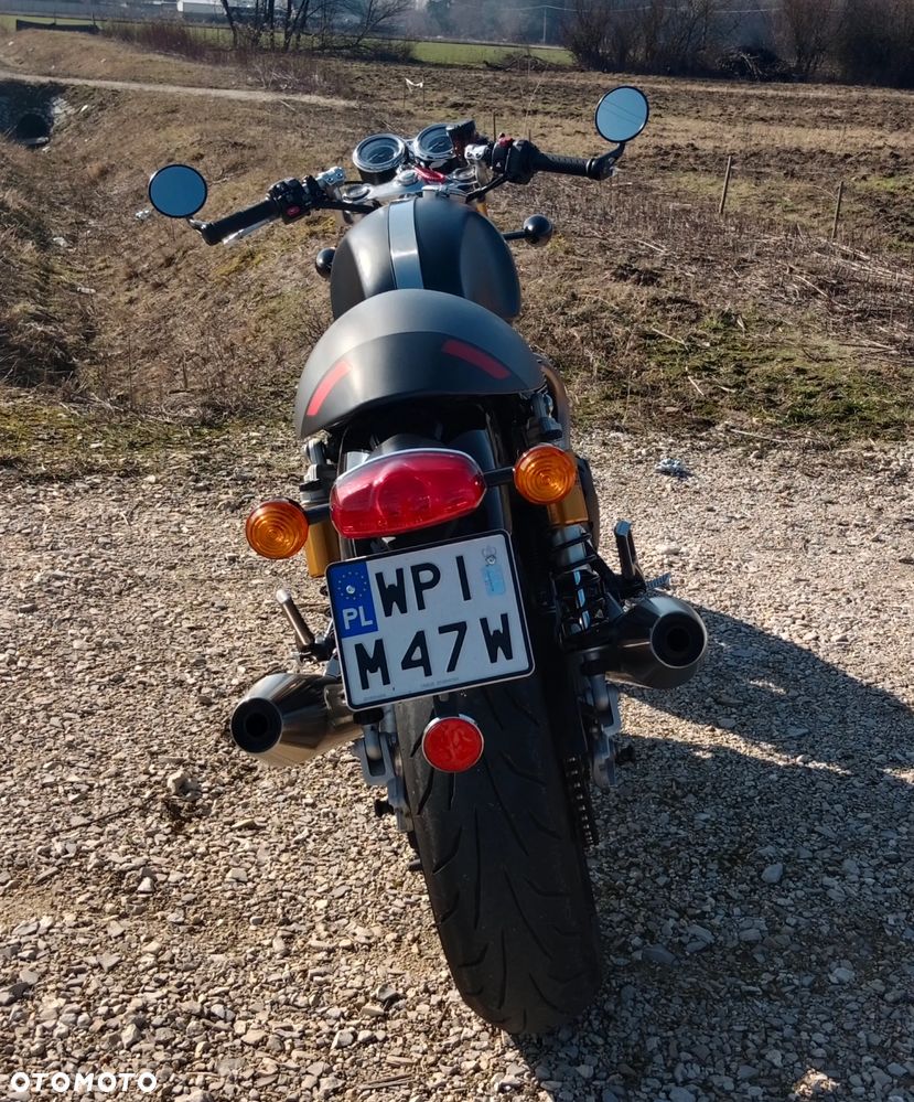 Triumph Thruxton - 12