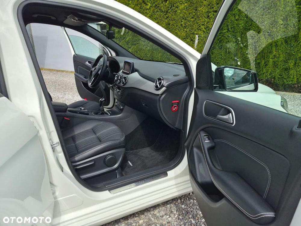 Mercedes-Benz Klasa B 180 BlueEFFICIENCY Edition Style - 25