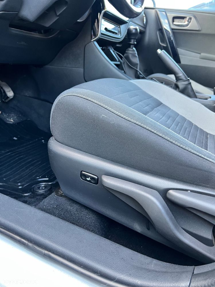 Toyota Auris 1.6 D-4D Prestige - 11