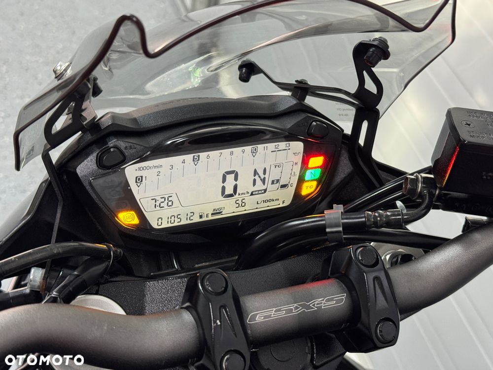 Suzuki GSX - 27