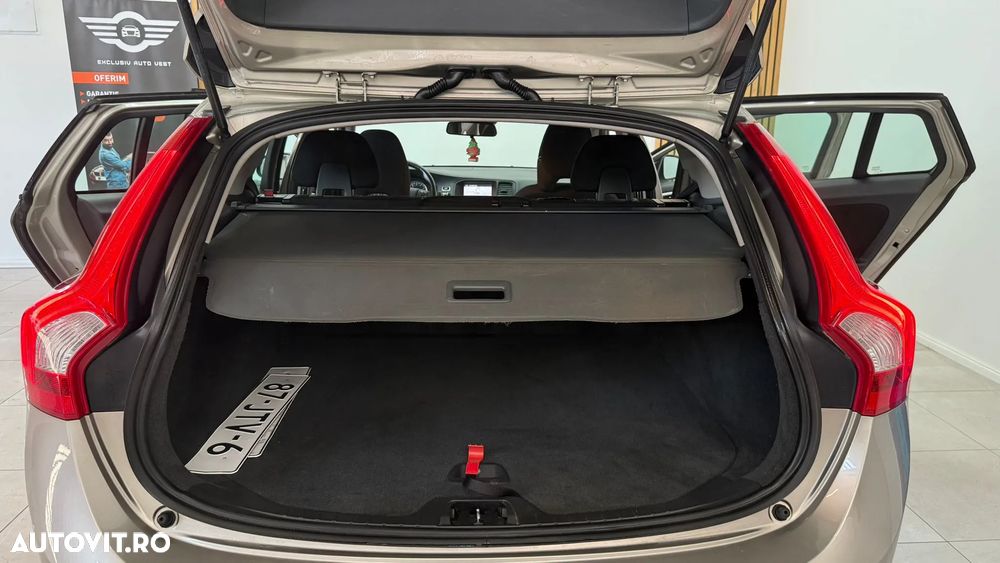 Volvo V60 T3 Kinetic - 16