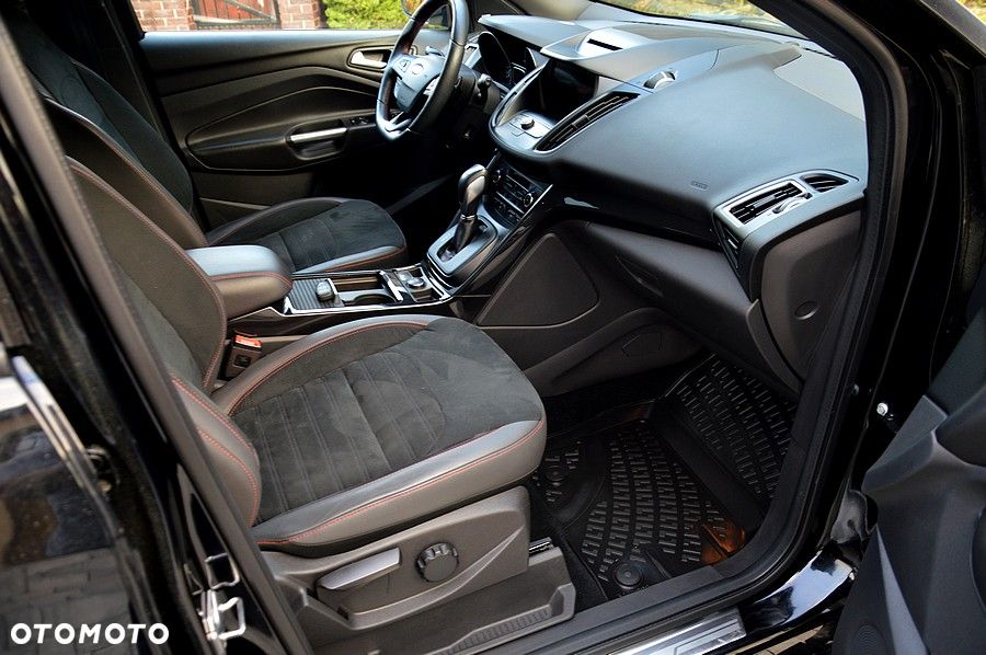 Ford Kuga 1.5 EcoBoost 2x4 ST-Line - 22