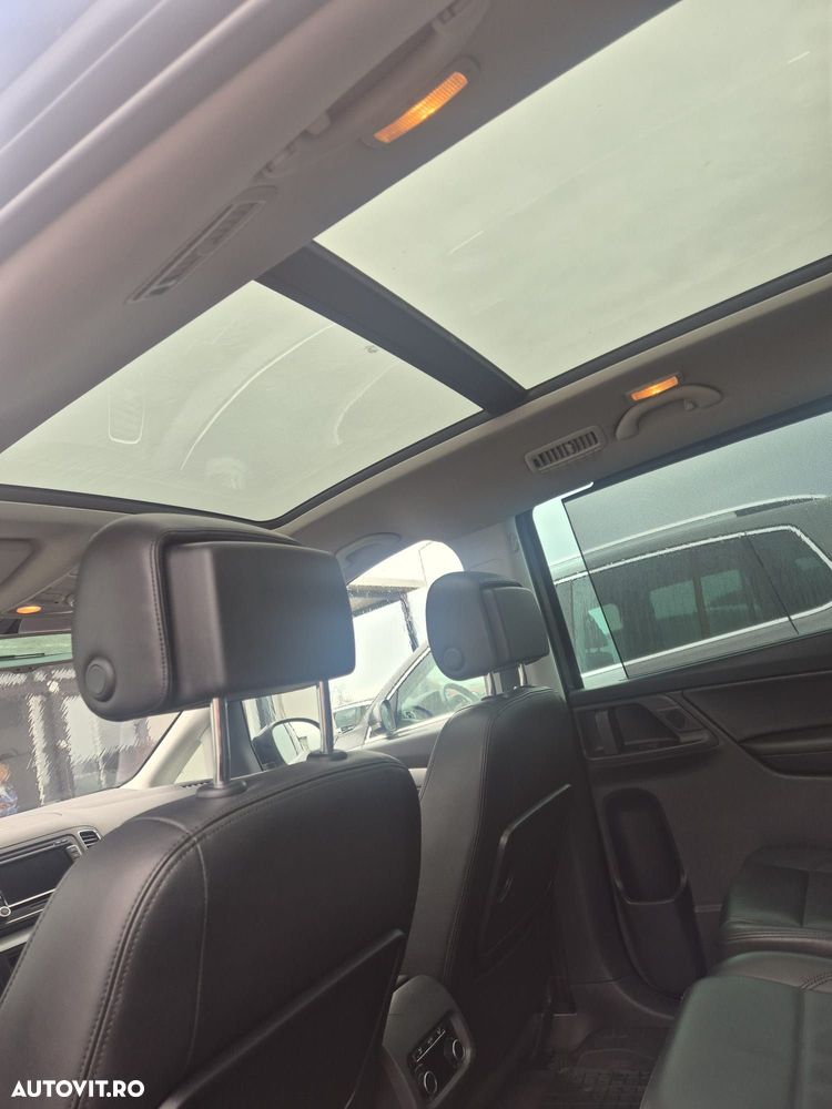 Volkswagen Sharan 2.0 TDI 4MOTION Blue Motion Life - 17
