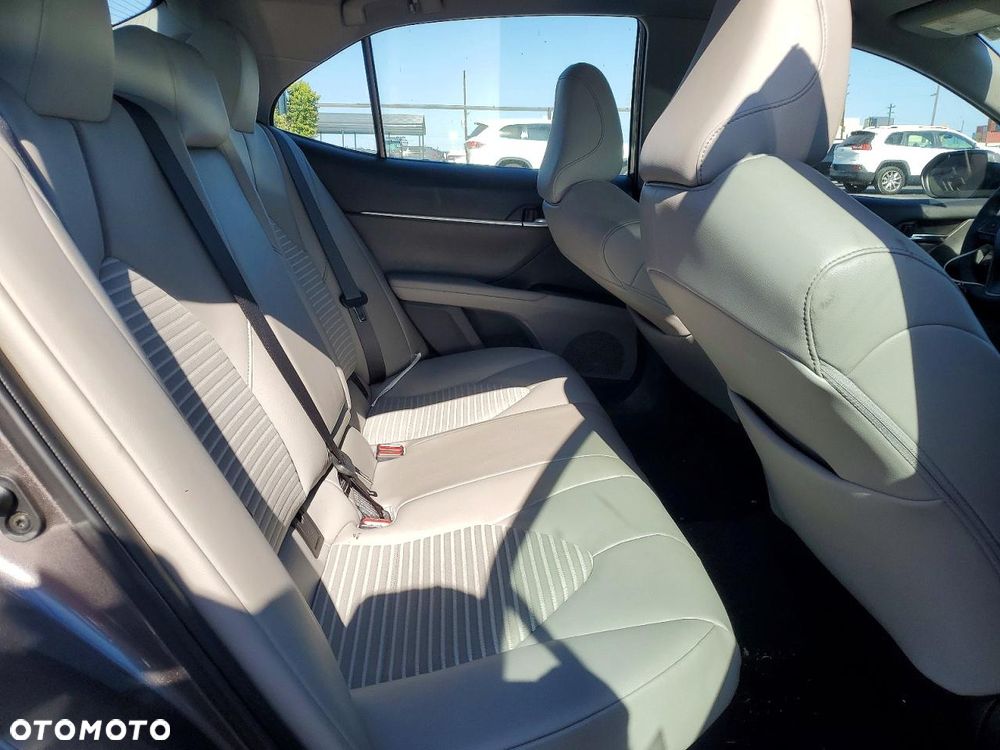 Toyota Camry - 11