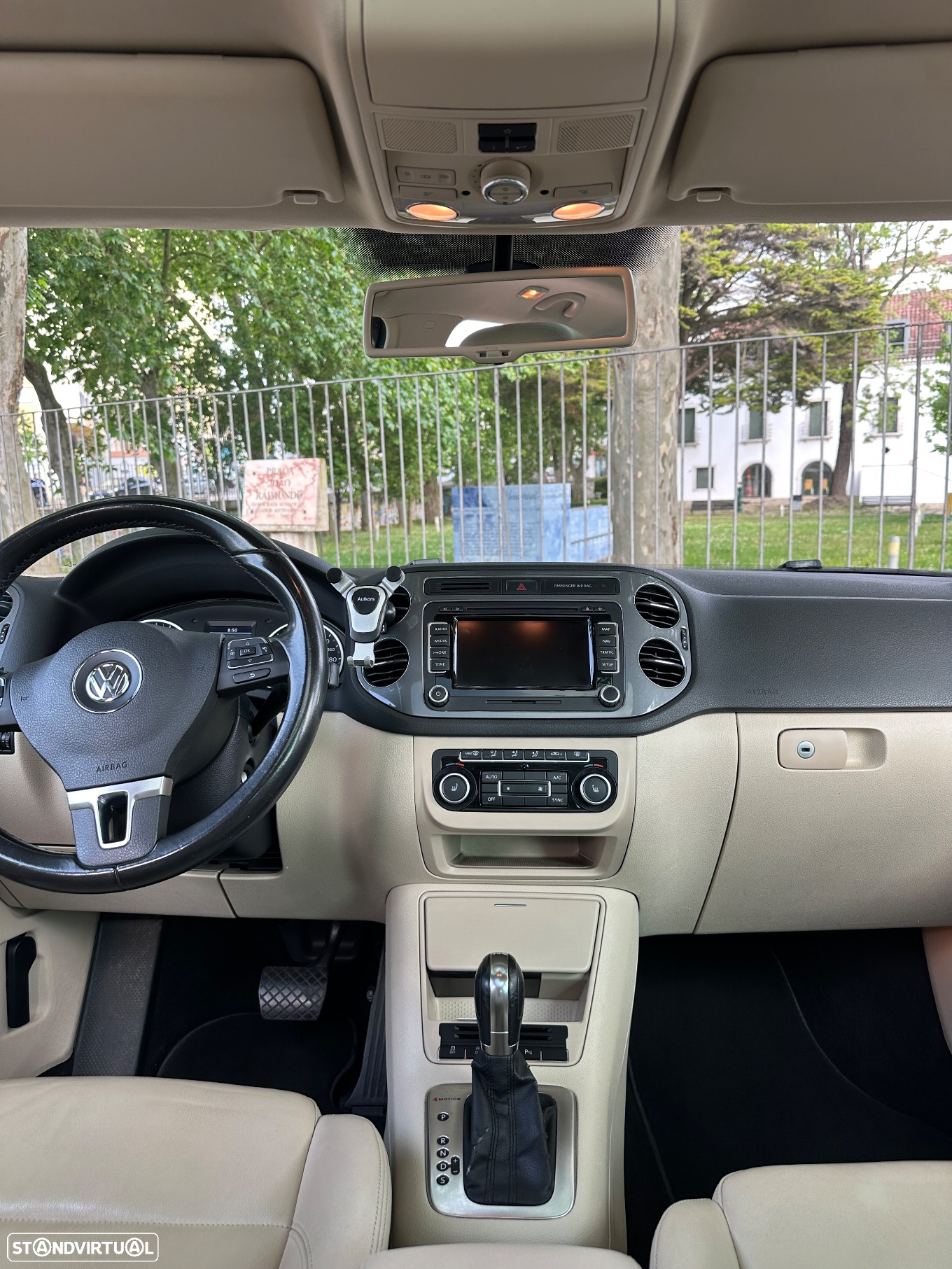 VW Tiguan 2.0 TDi Sport BlueMotion 4Motion DSG - 19