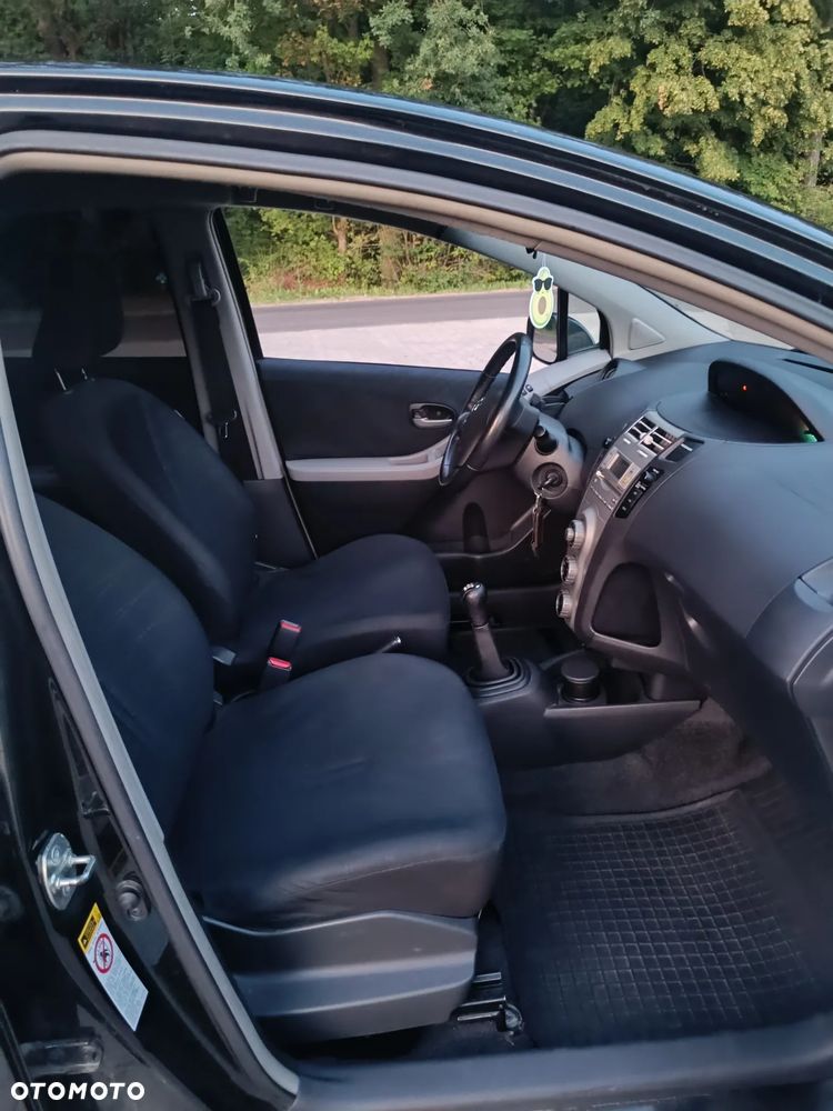 Toyota Yaris 1.3 Sol - 12