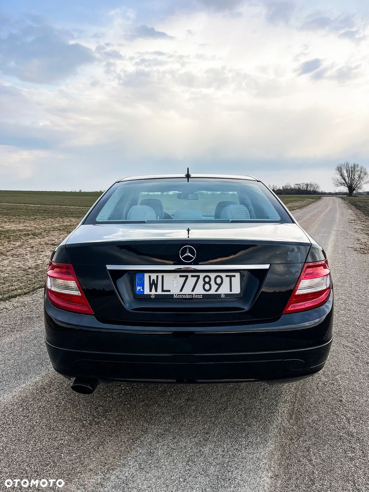 Mercedes-Benz Klasa C 180 CGI BlueEFFICIENCY Avantgarde - 7