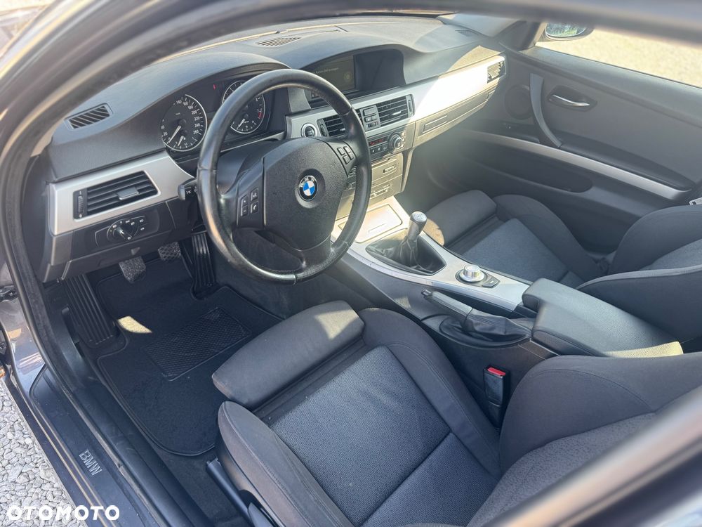 BMW Seria 3 325i - 16