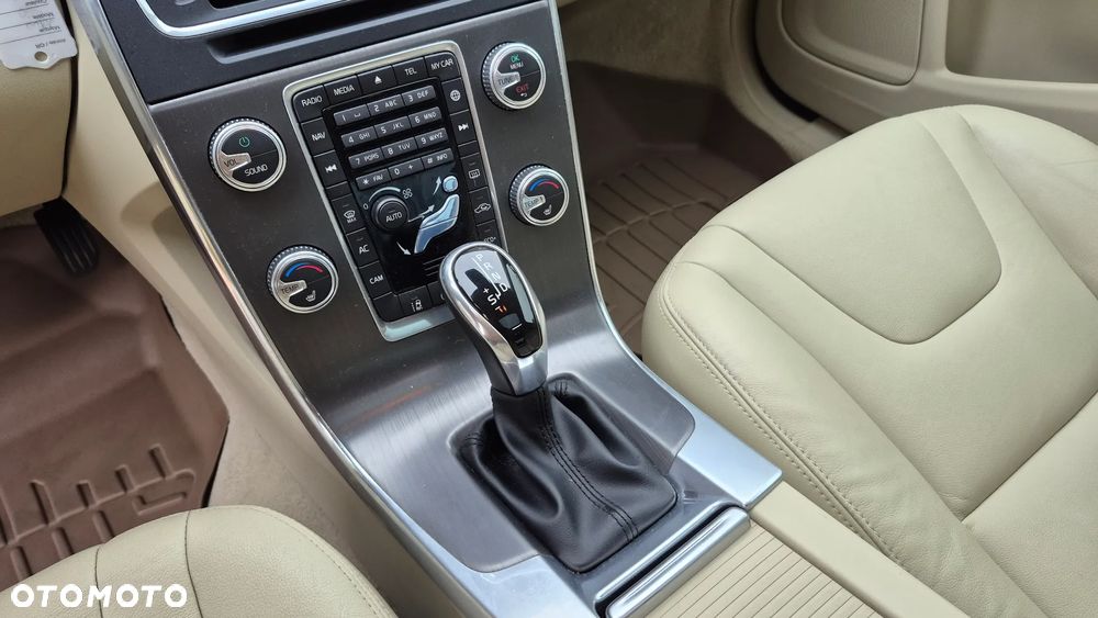 Volvo S60 D3 Geartronic Summum - 32