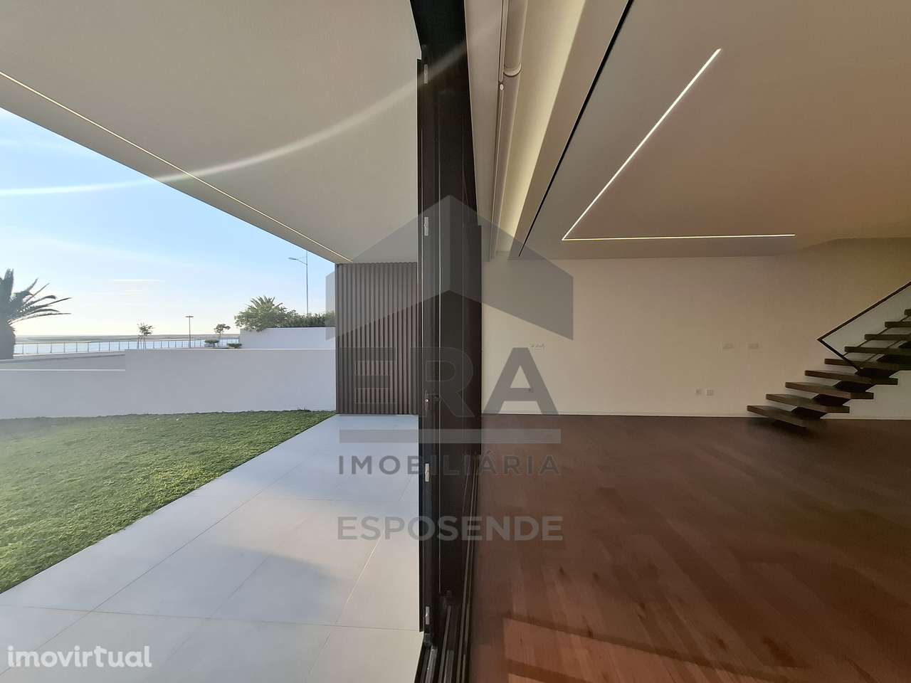 Moradia de  luxo 1ª linha da marginal - Grande imagem: 2/33