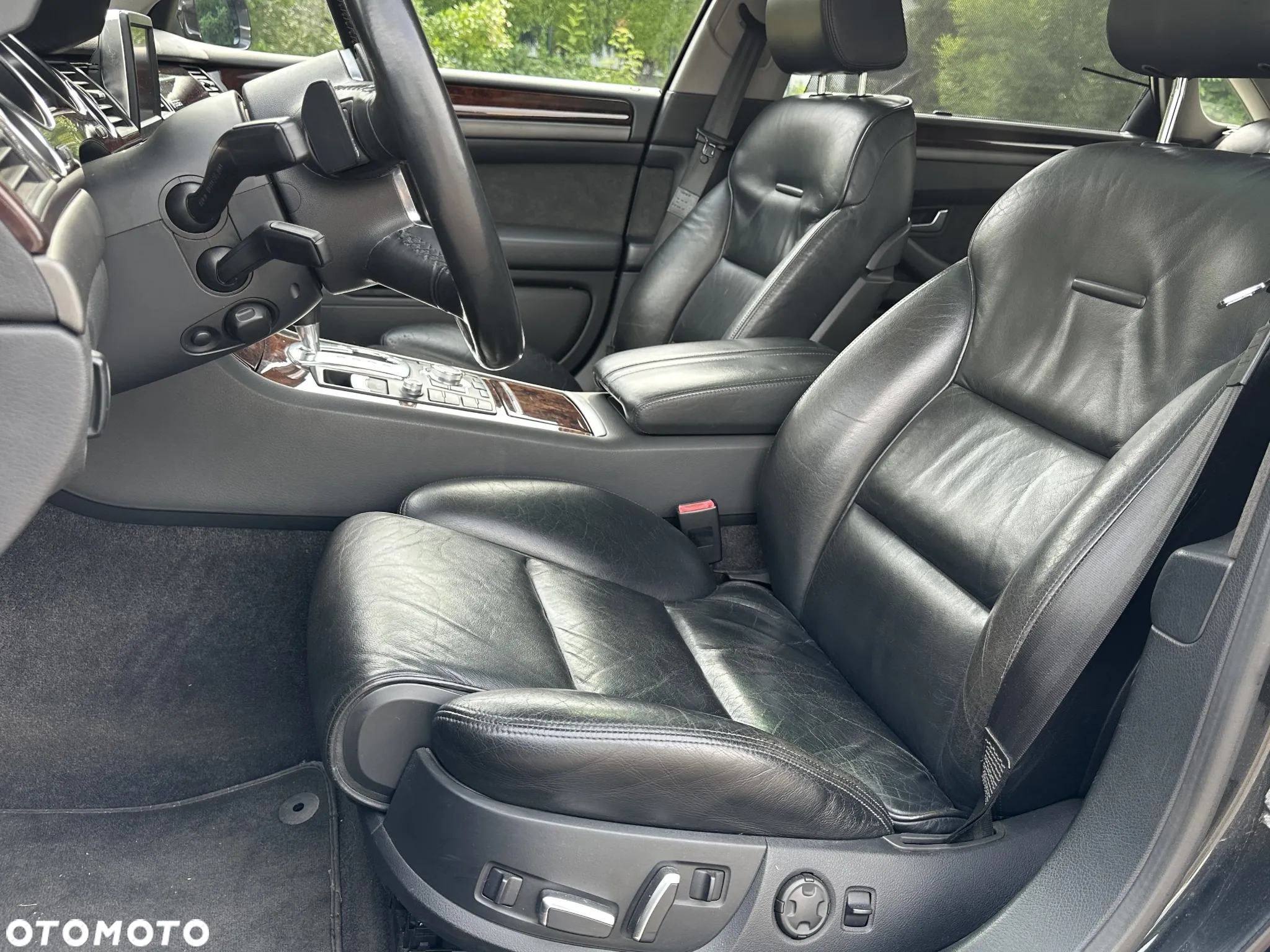 Audi A8 4.2 L Quattro - 12