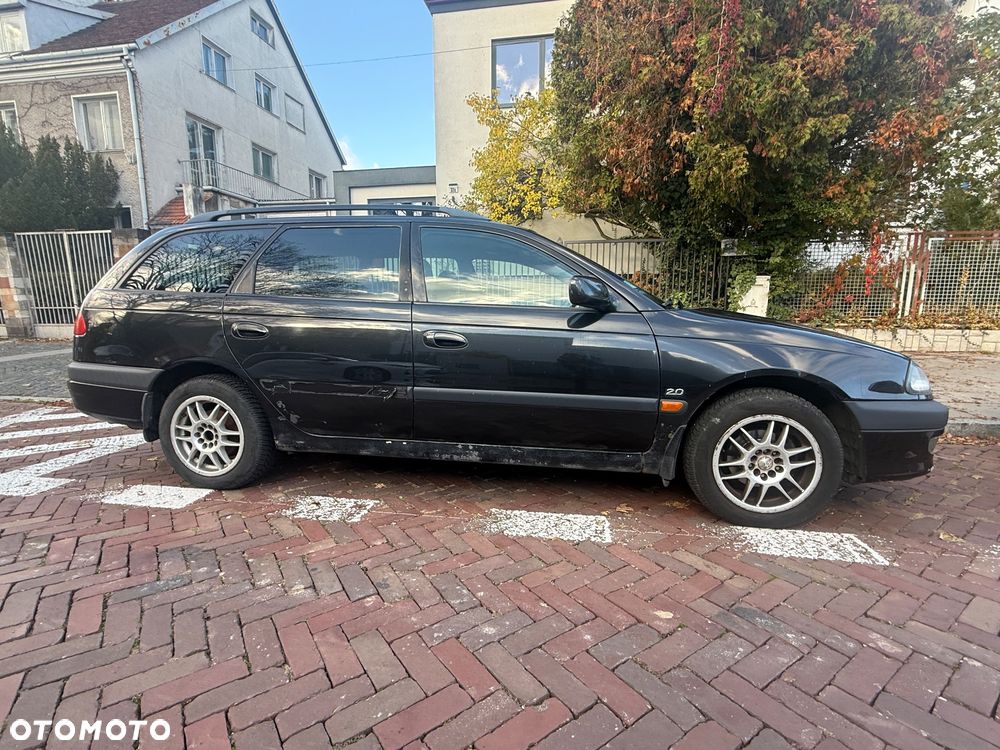 Toyota Avensis 2.0 Sol - 12