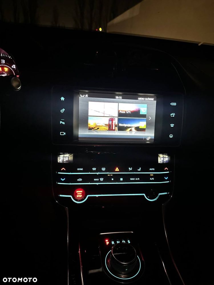 Jaguar XE 2.0 D AWD R-Sport - 23