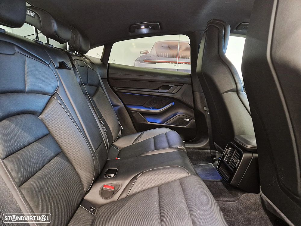 Porsche Taycan 4S - 36