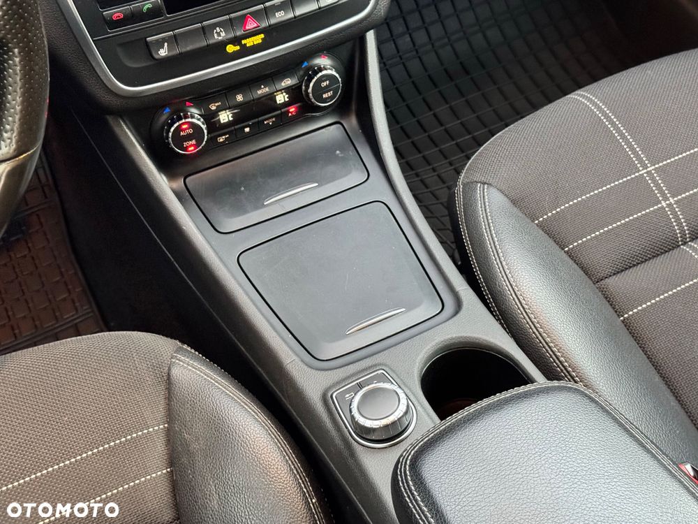 Mercedes-Benz CLA 180 7G-DCT - 26