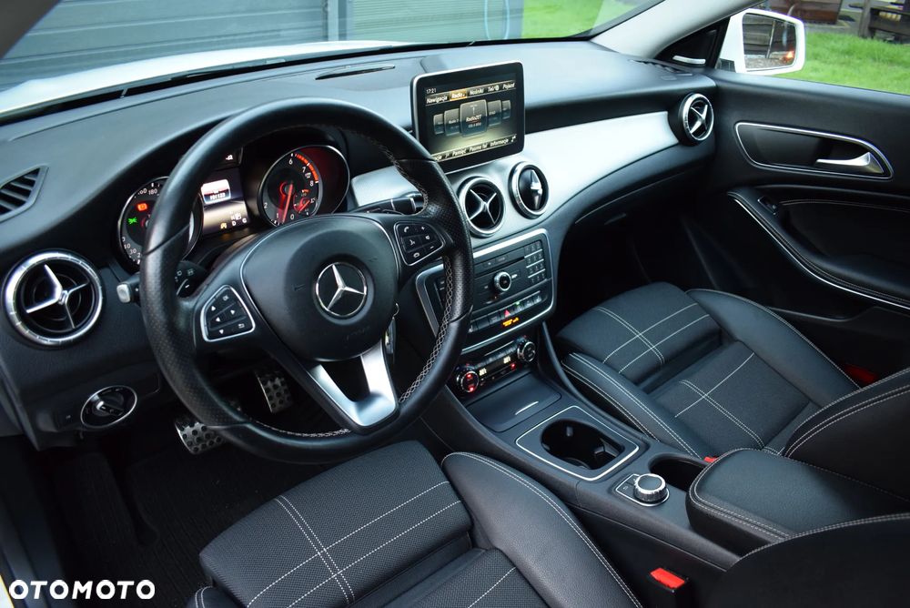Mercedes-Benz CLA Shooting Brake 250 7G-DCT - 24