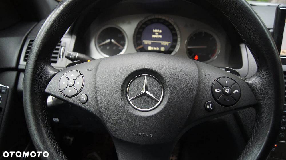 Mercedes-Benz Klasa C 220 T CDI DPF Automatik Avantgarde - 37