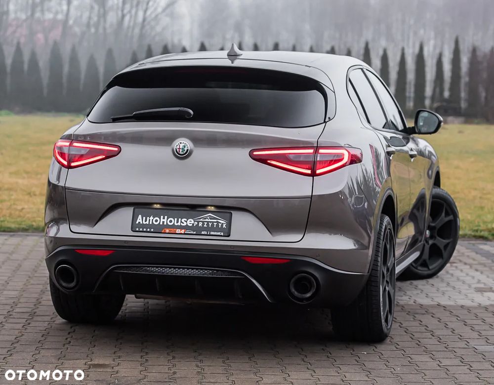 Alfa Romeo Stelvio 2.0 Turbo 16V AT8-Q4 First Edition - 11