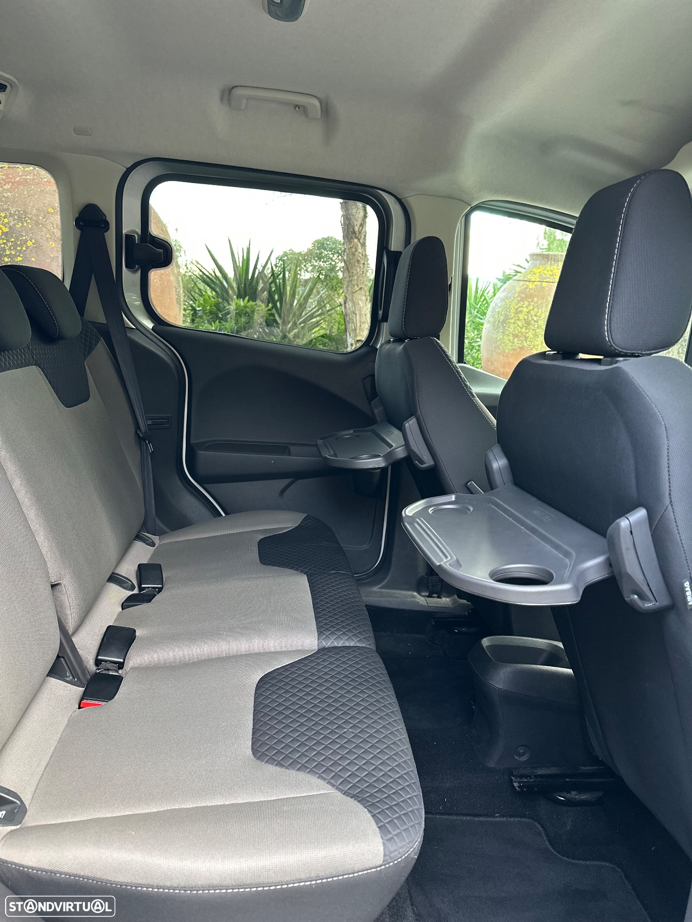 Ford Tourneo Courier 1.5 TDCi Titanium - 14