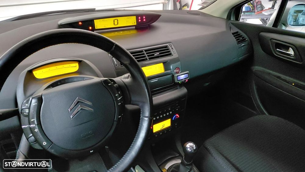 Citroën C4 1.6 HDi 110 VTS - 9