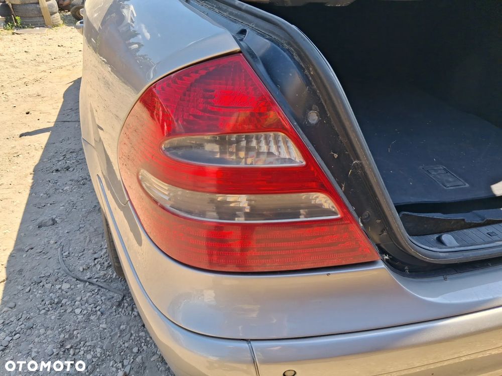 LAMPA LEWY TYL MERCEDES E KLASA W211 - 2