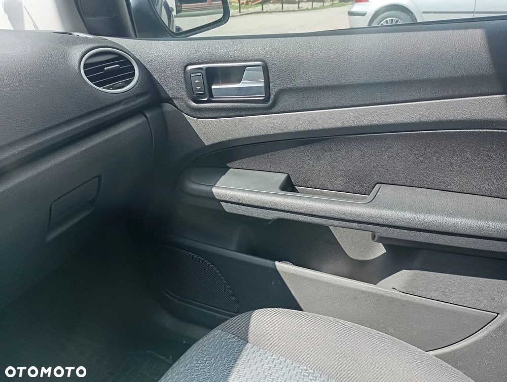 Ford Focus 1.6 Ambiente - 11