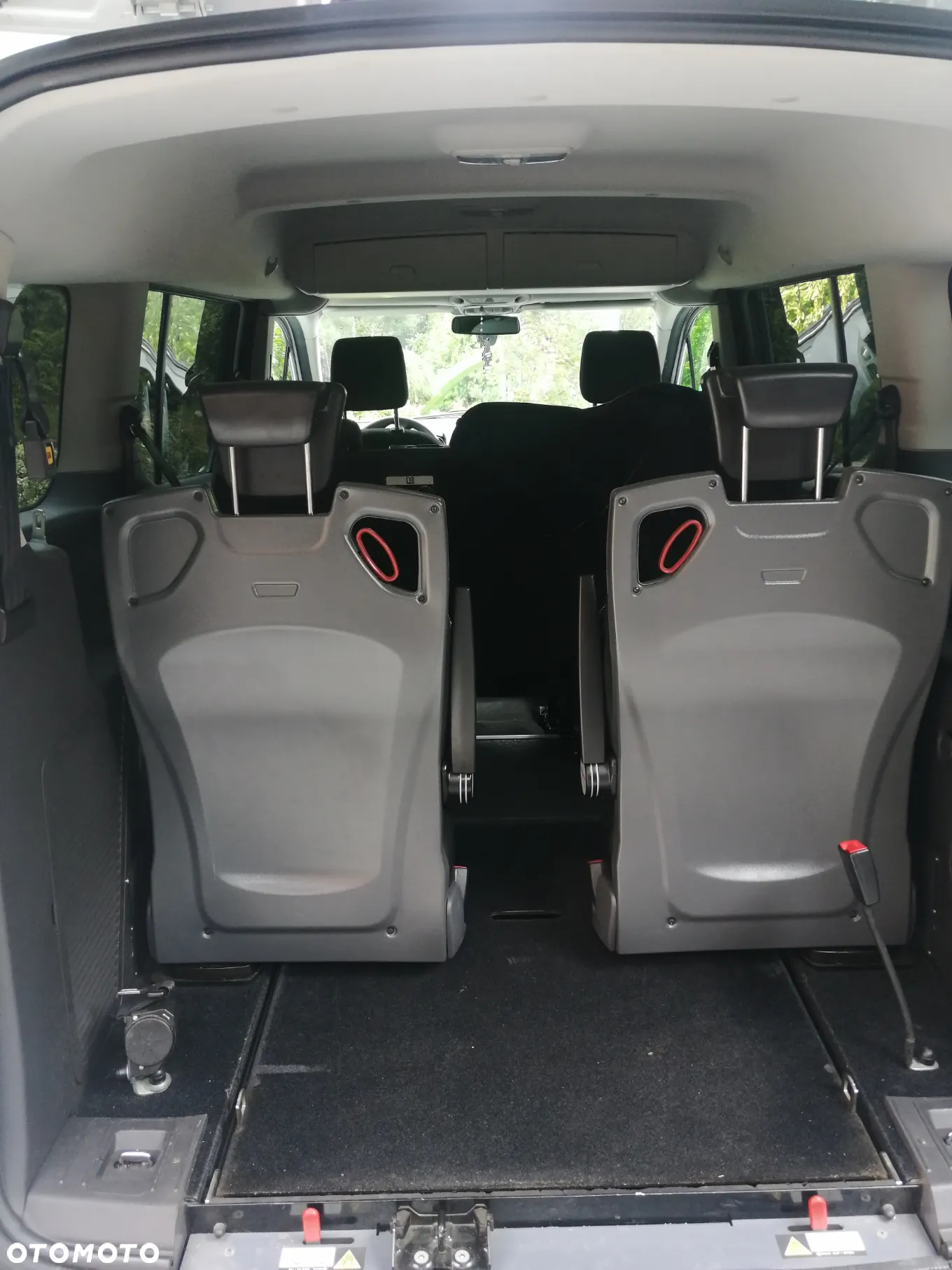 Ford Tourneo Connect - 12