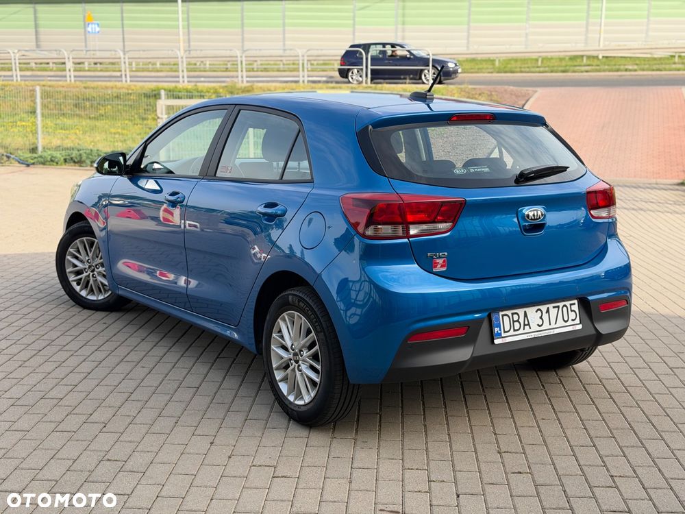 Kia Rio 1.2 L - 4