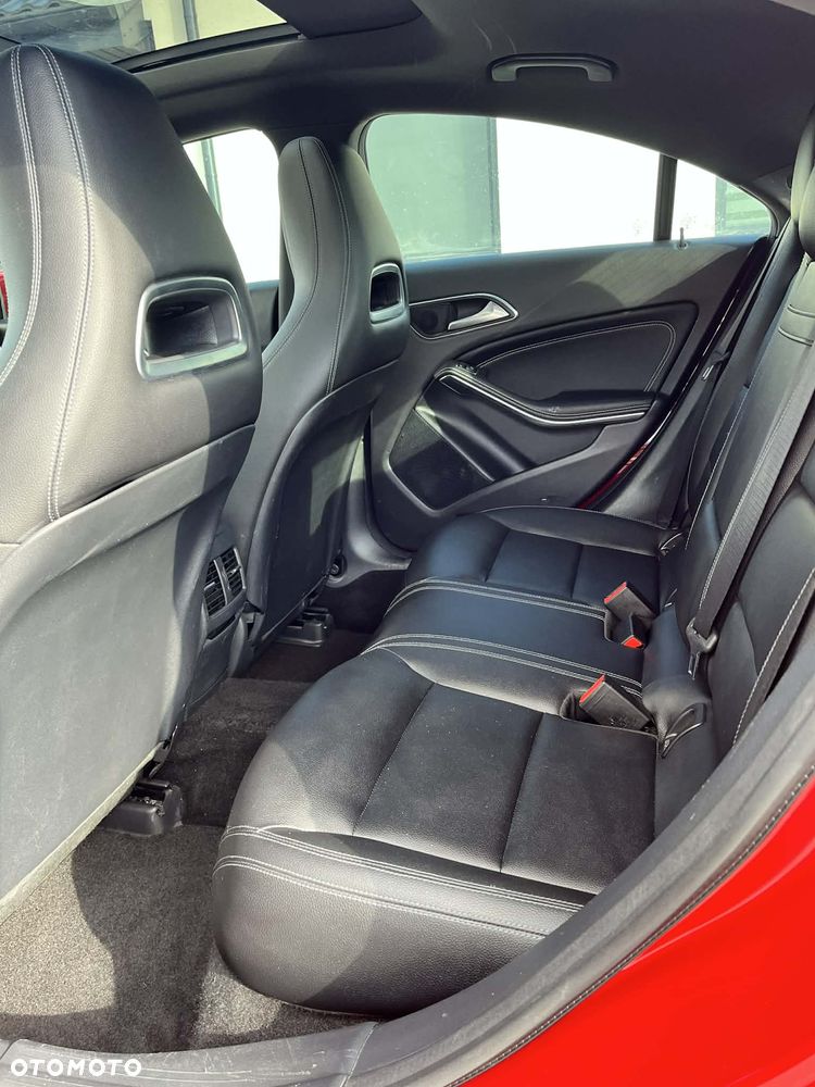 Mercedes-Benz CLA 250 4Matic 7G-DCT - 10