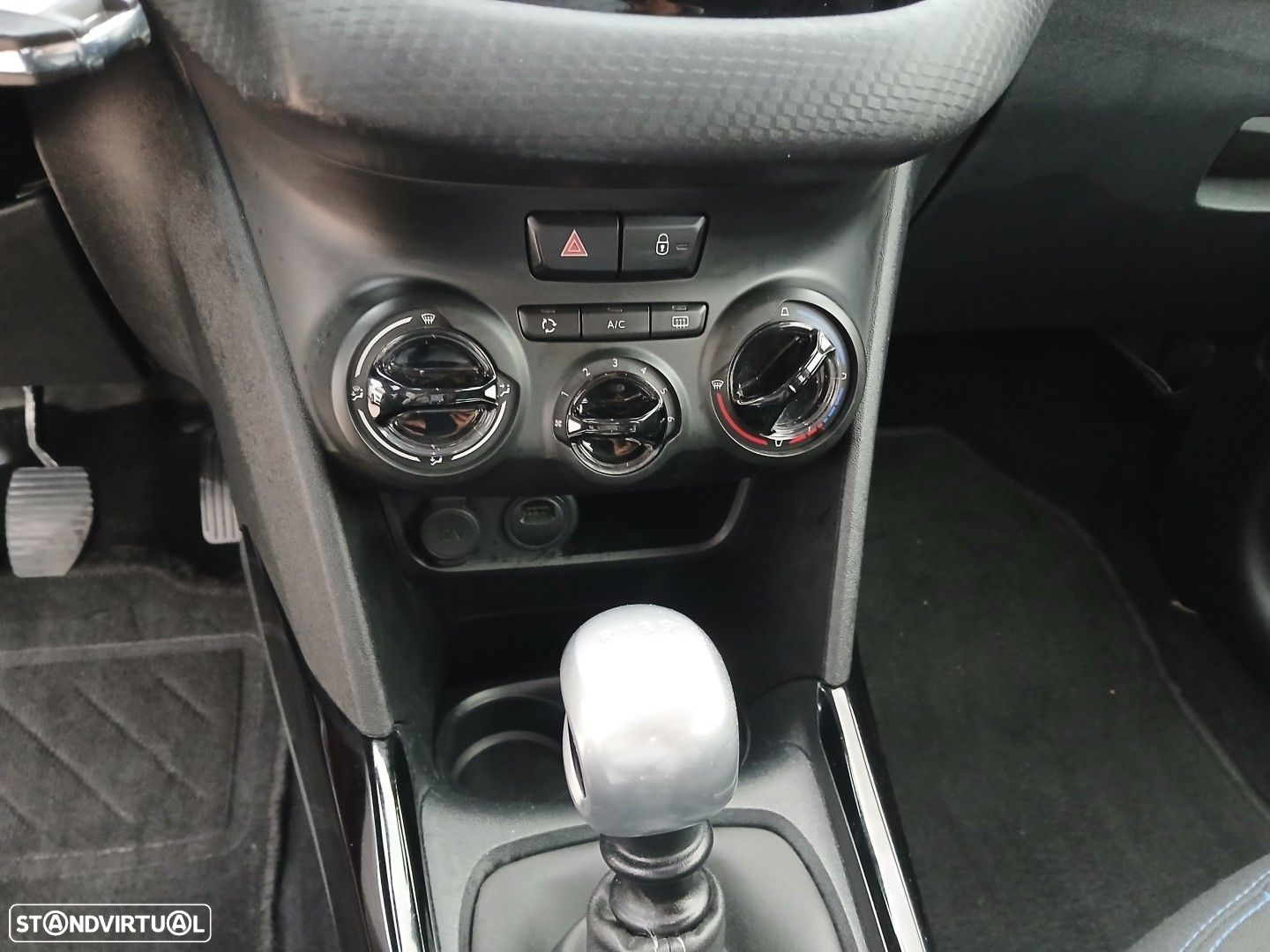 Peugeot 2008 1.2 PureTech Signature - 21