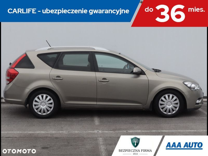 Kia Ceed - 8
