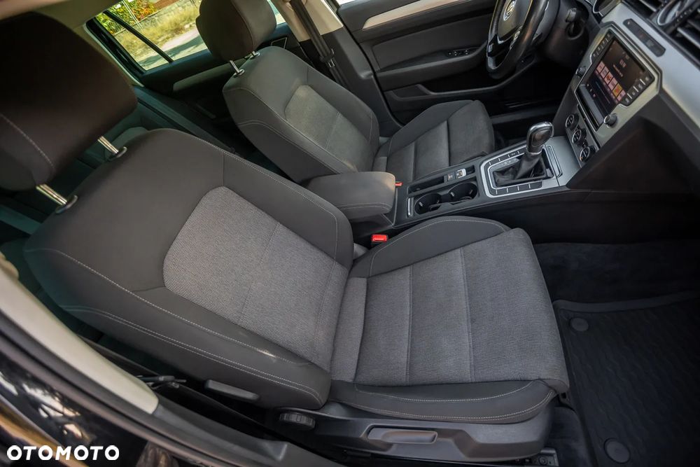 Volkswagen Passat Variant 2.0 TDI SCR DSG - 19