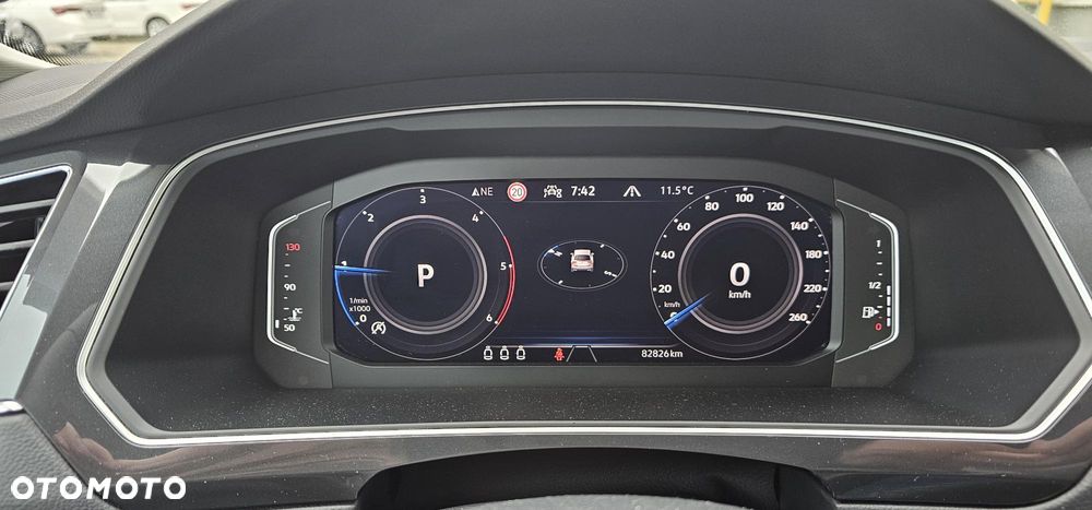 Volkswagen Tiguan - 1