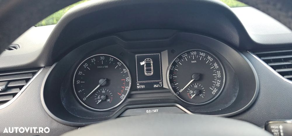 Skoda Octavia 1.6 TDI AMBITION - 6