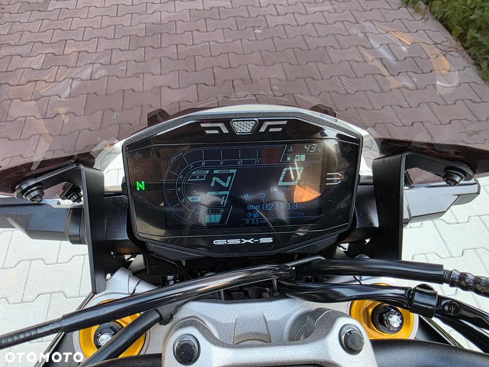Suzuki GSX 1000 - 17