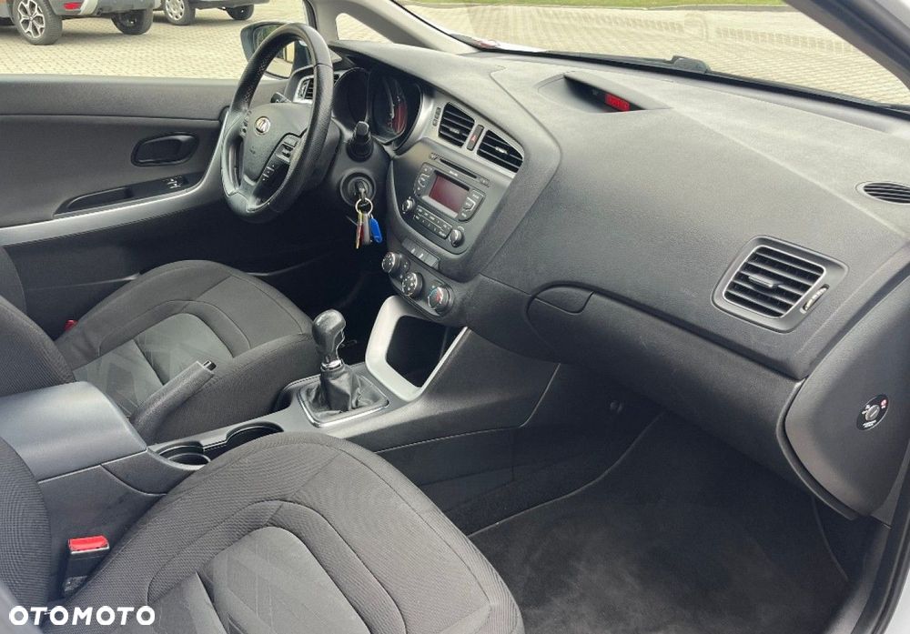 Kia Ceed - 12