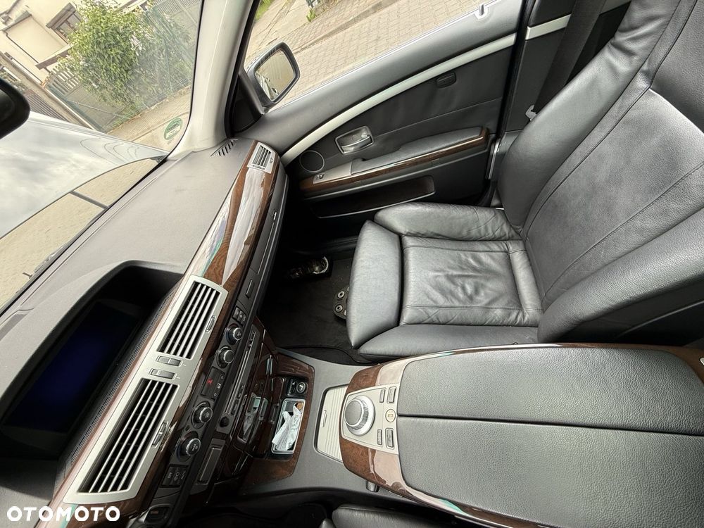 BMW Seria 7 740i - 11