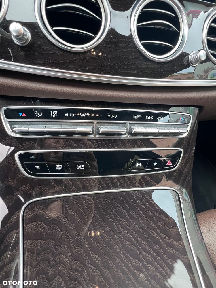 Mercedes-Benz Klasa E 220 d 4-Matic Exclusive - 16