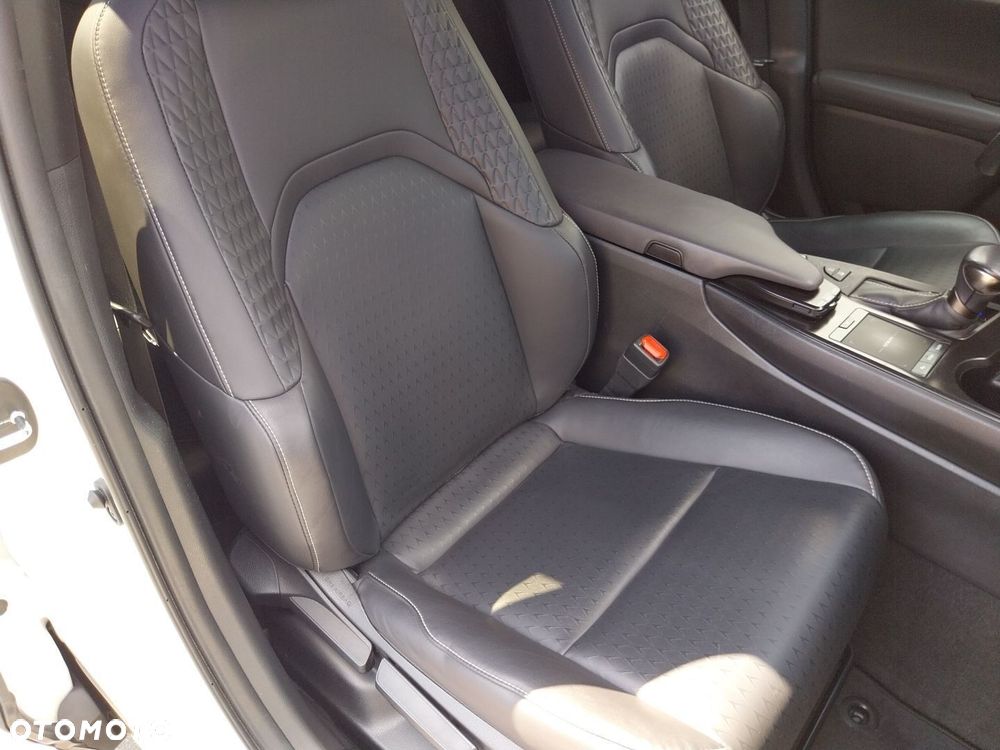 Lexus UX 250h GPF F Impression 2WD - 12