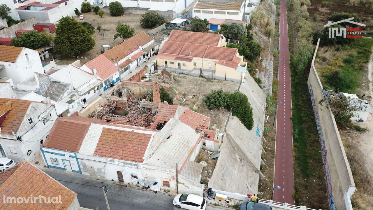 Oportunidade Única: Terreno Urbanizável no Centro do Montijo com Vi... - Grande imagem: 2/25